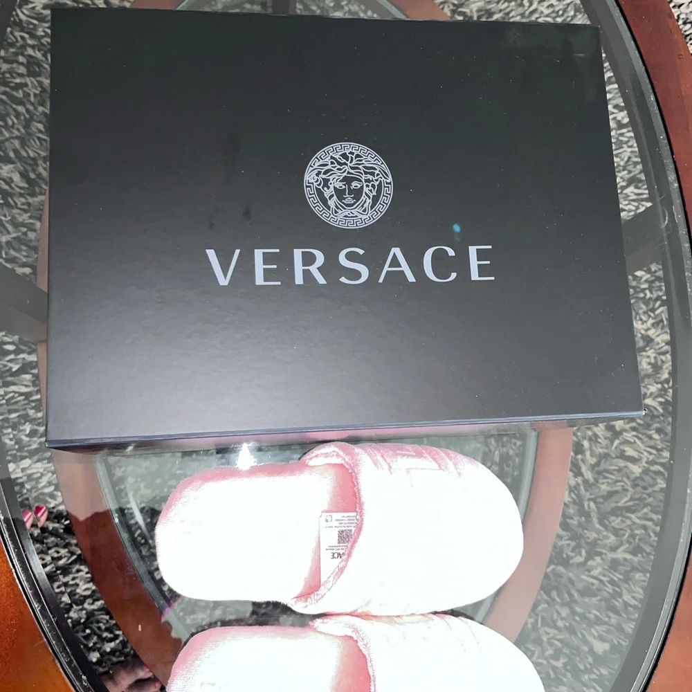 Versace Pink Plush Logo Bath Slippers Women’s Size 8 Luxury Designer - Picture 2 of 8
